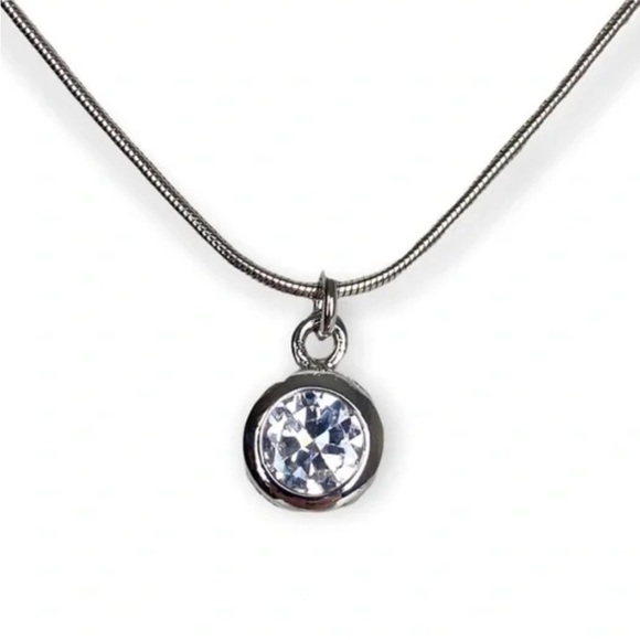 Clear Swarovski Crystal
Rivoli & Blue Aurora Borealis pendants with 925 chain - Picture 2 of 16